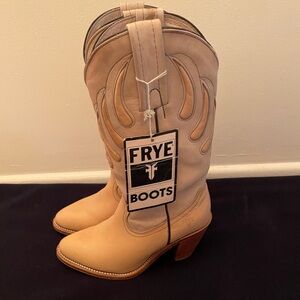 FRYE Women’s Vintage Cowboy Boots SZ 6.5 Cream Leather with Original Tags!